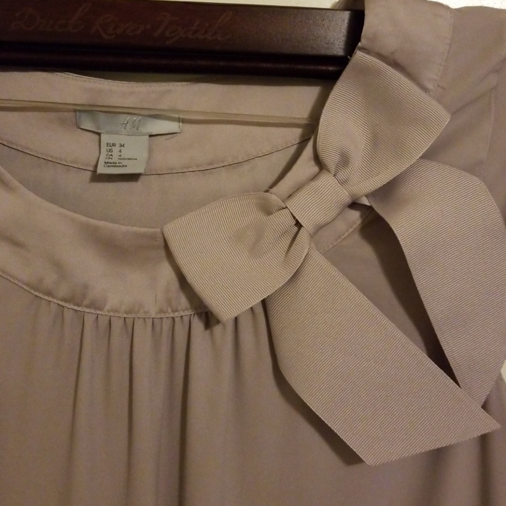 ✔H&M Dress - Picture 2 of 3